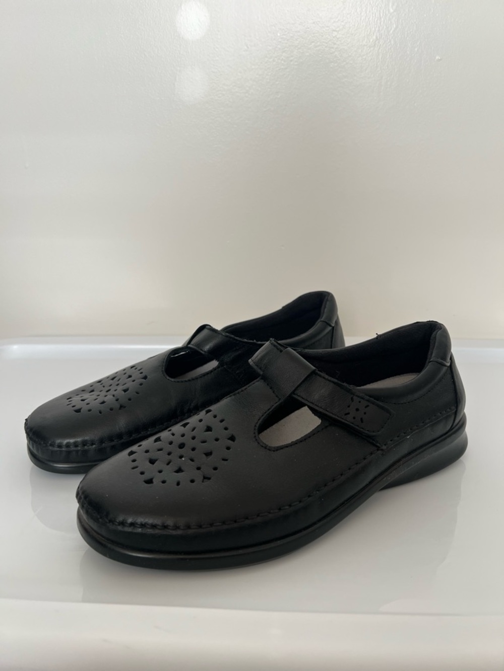 NWOT SAS Willow - EZ Strap Walking Shoe 10W Wide
